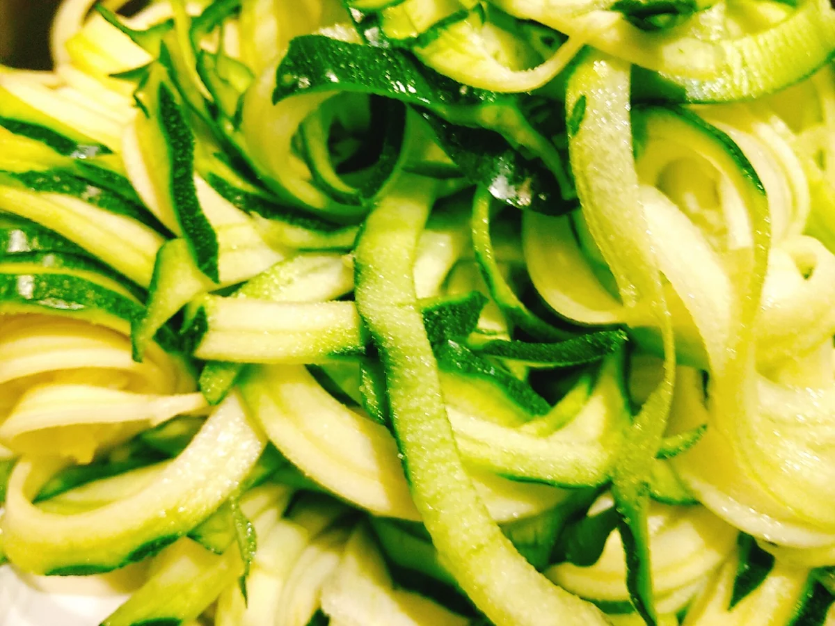 Rezept: BiNe` S ZUCCHINISPAGHETTI MIT AVOCADOPESTO Bild Nr. 1618 BiNe` S ZUCCHINISPAGHETTI MIT AVOCADOPESTO - Rezept - Bild Nr. 1618