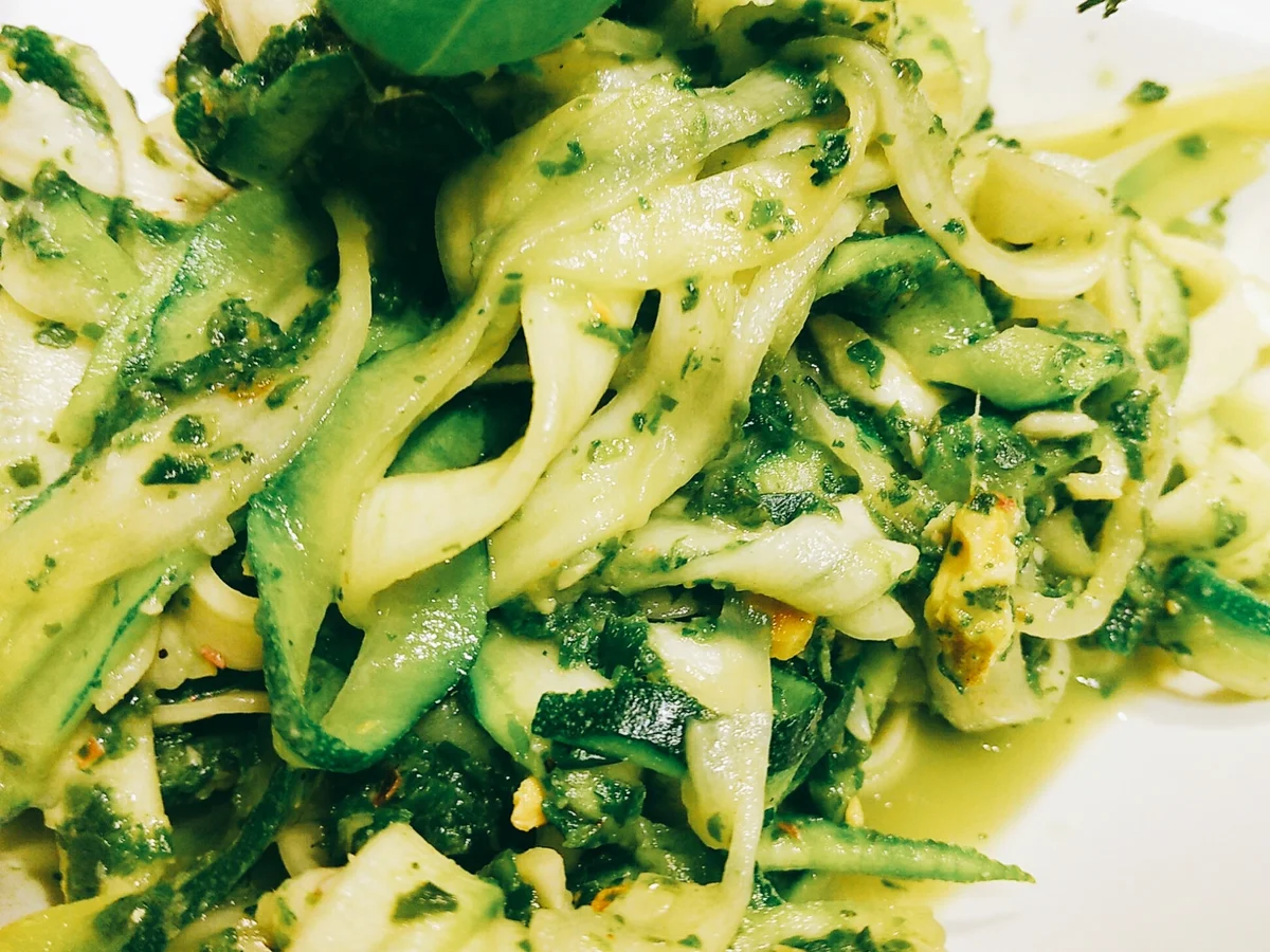 Rezept: BiNe` S ZUCCHINISPAGHETTI MIT AVOCADOPESTO Bild Nr. 1623 BiNe` S ZUCCHINISPAGHETTI MIT AVOCADOPESTO - Rezept - Bild Nr. 1623