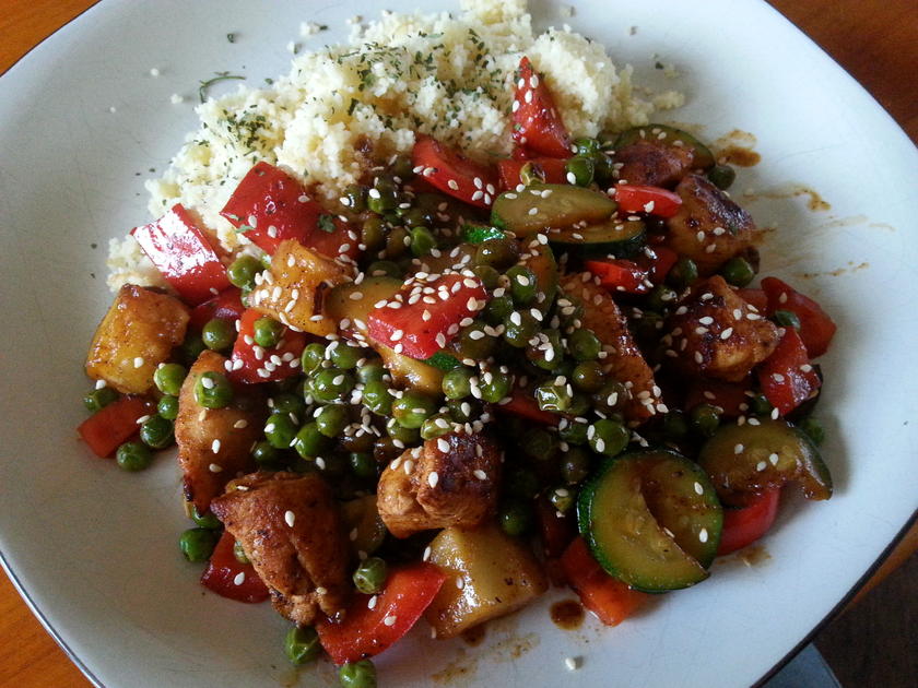 Hähnchenpfanne mit Ananas und Couscous - Rezept - kochbar.de