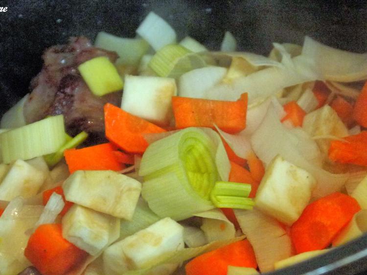 Marinierte Rehkeule mit Mandelspätzle - Rezept - kochbar.de