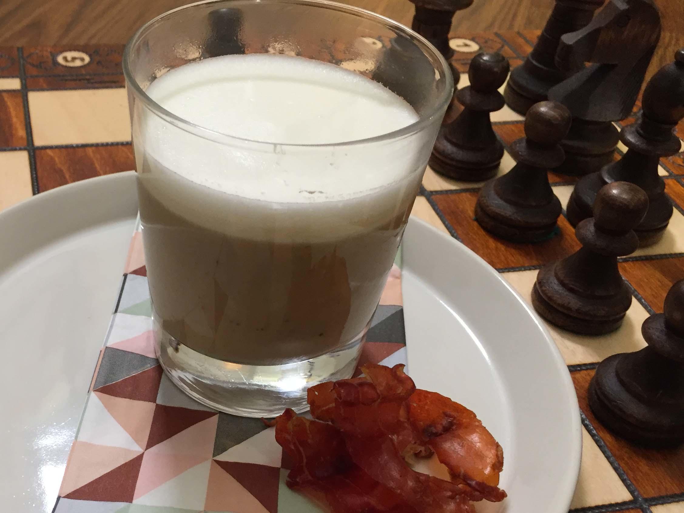 Bilder für Cappuccino von der Marone mit Trüffelschaum und Serrano-Chip - Rezept