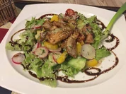 Rezept: Streifen vom Hähnchen in Honig-Sesam auf Salat gebettet Bild Nr. 2 Streifen vom Hähnchen in Honig-Sesam auf Salat gebettet - Rezept - Bild Nr. 2