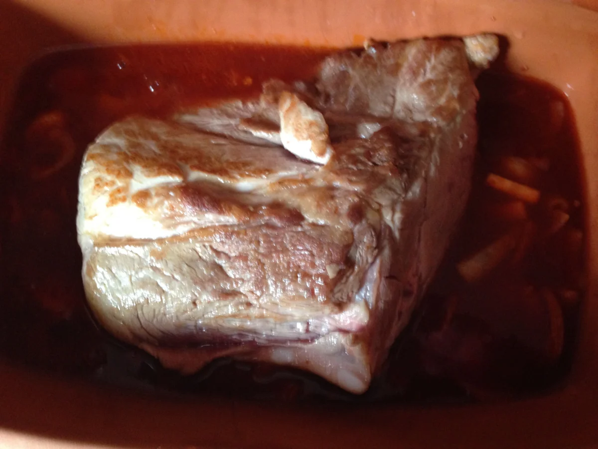 Mediterraner Schweinebraten mit Rotweinsoße - Rezept - Bild Nr. 1855
