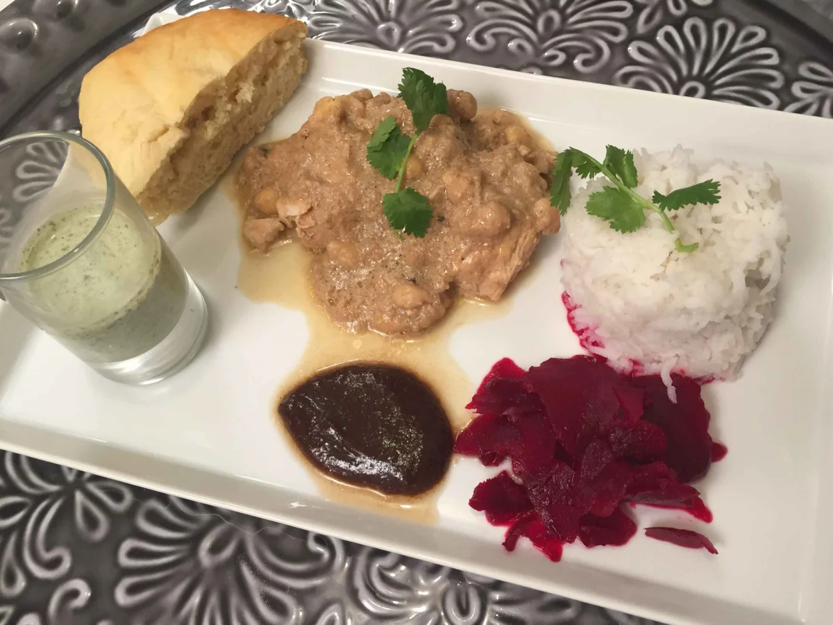 Badami Murgh Korma mit Rote-Bete-Carpaccio, dazu duftender Basmati-Reis und heißes Naan - Rezept - Bild Nr. 2