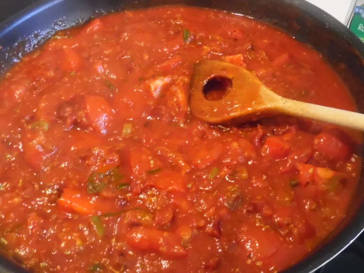 Mini-Paprika gefüllt, in fruchtig-scharfer Tomatensoße - Rezept - Bild Nr. 1672