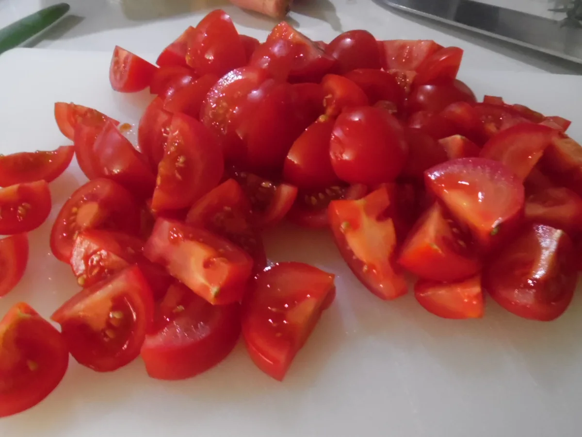Mini-Paprika gefüllt, in fruchtig-scharfer Tomatensoße - Rezept - Bild Nr. 1675