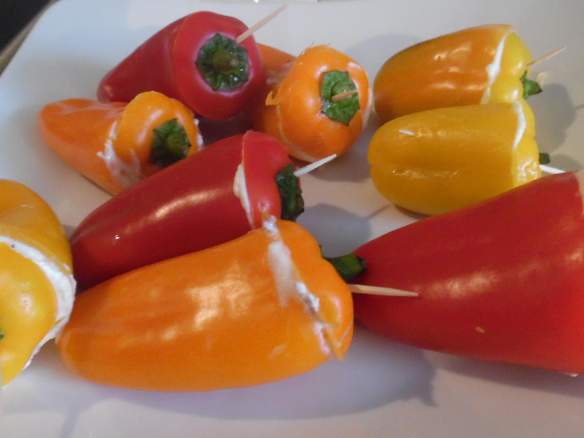Mini Paprika gefüllt, in fruchtig scharfer Tomatensoße einfach von barbara62