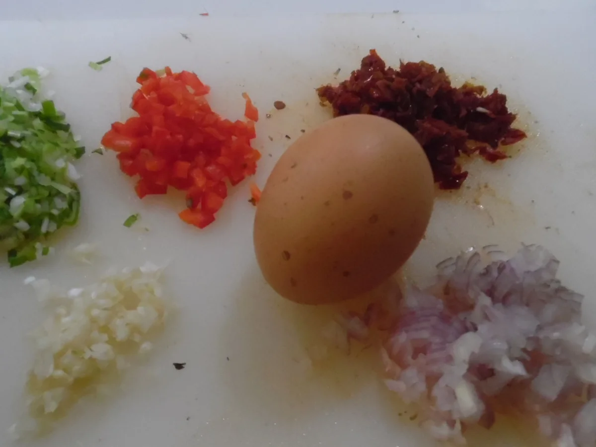 Mini-Paprika gefüllt, in fruchtig-scharfer Tomatensoße - Rezept - Bild Nr. 1681