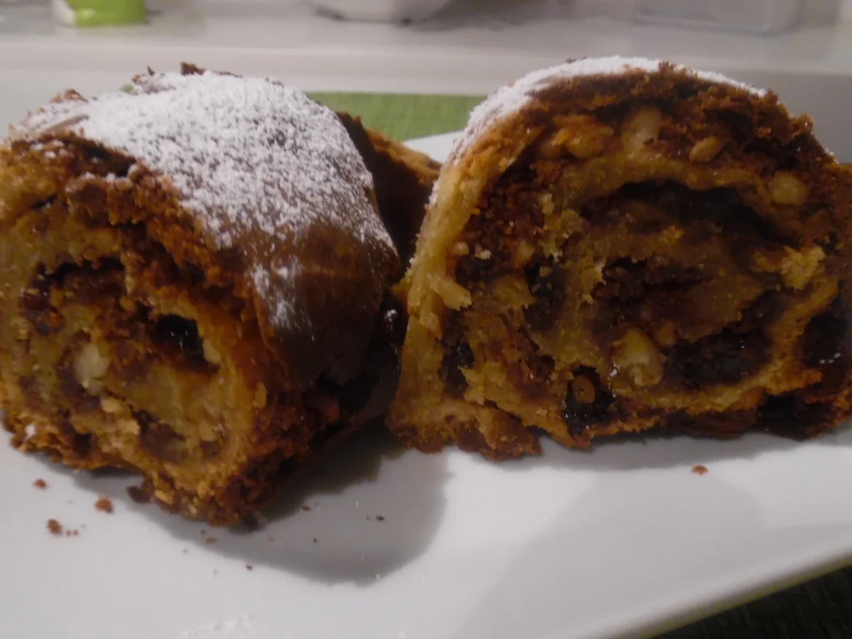 Rezept: Hefe-Nuss-Rolle "Gubana" Bild Nr. 1670 Hefe-Nuss-Rolle "Gubana" - Rezept - Bild Nr. 1670