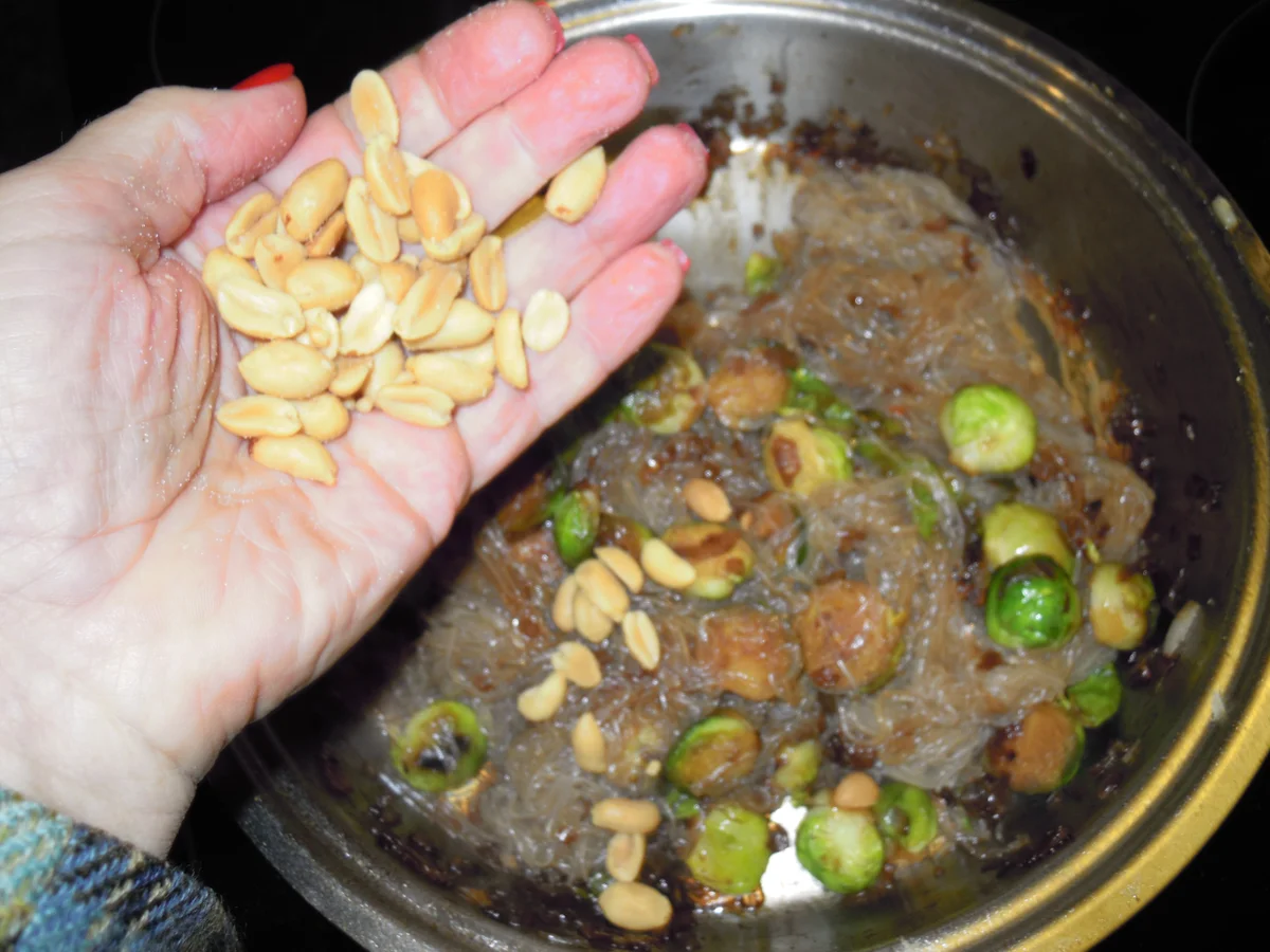 Asia Kohlsprossen auf Glasnudeln - Rezept - Bild Nr. 1674