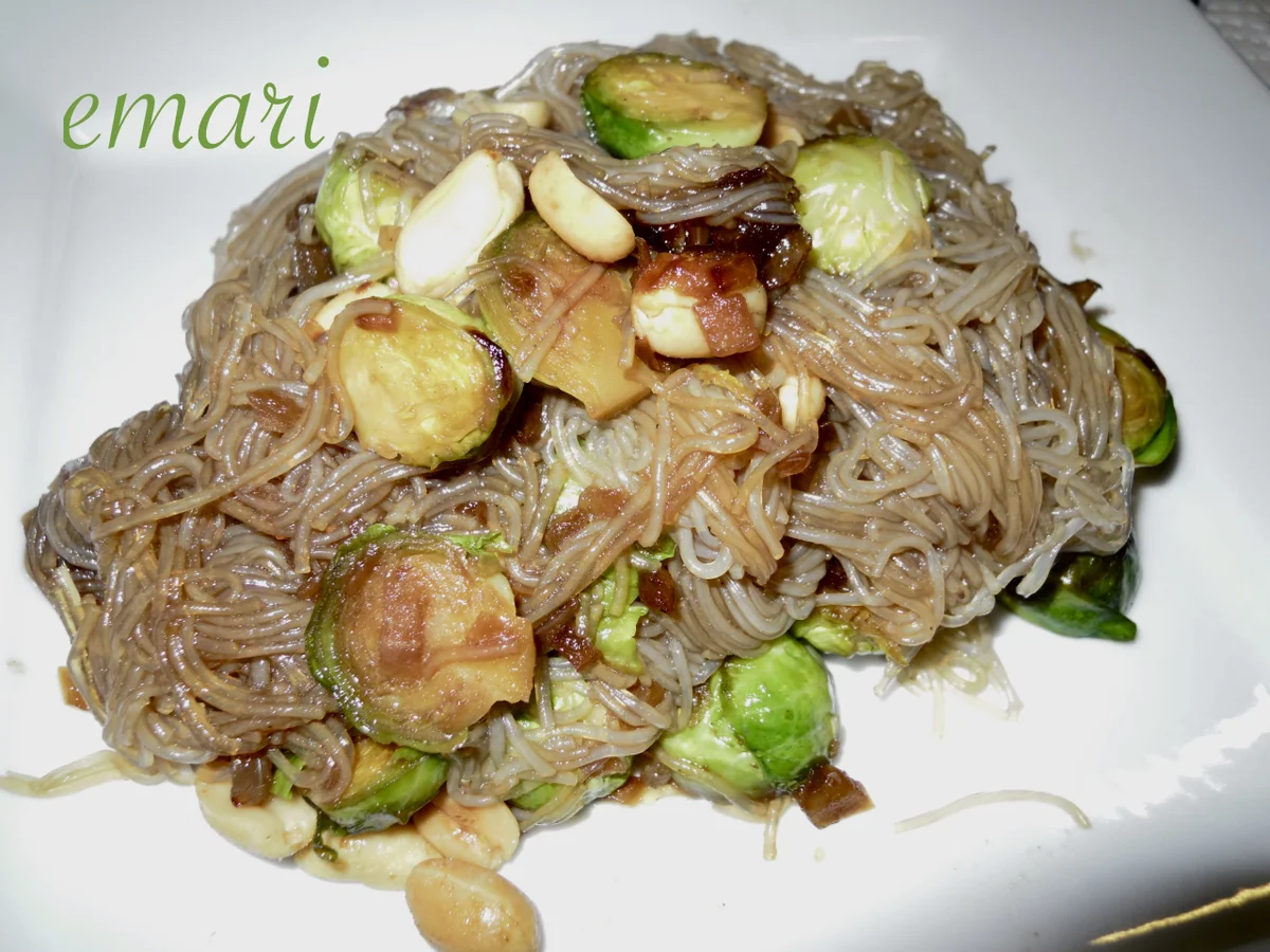 Asia Kohlsprossen auf Glasnudeln - Rezept - Bild Nr. 1675