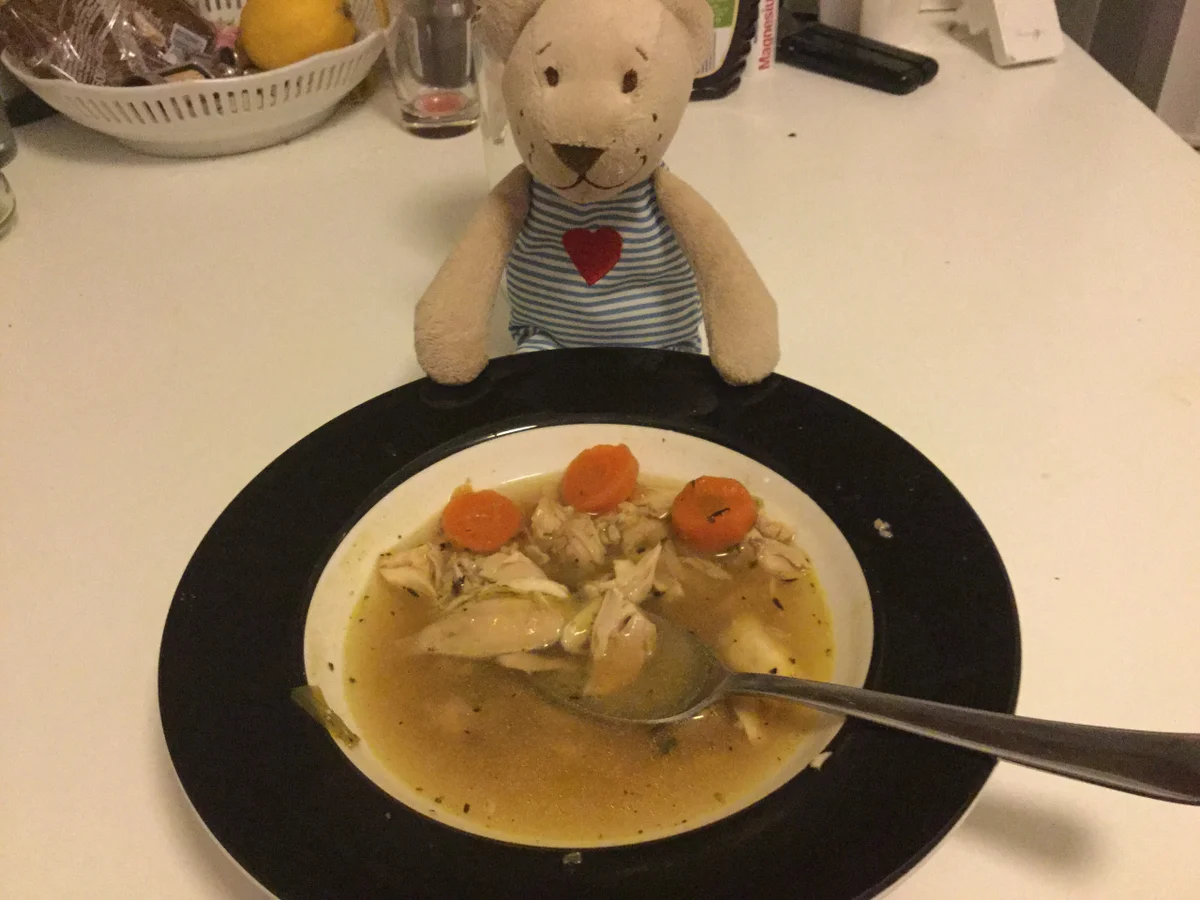 Rezept: Hühnerbrühe aus Maishähnchenkeulen Bild Nr. 1669 Hühnerbrühe aus Maishähnchenkeulen - Rezept - Bild Nr. 1669