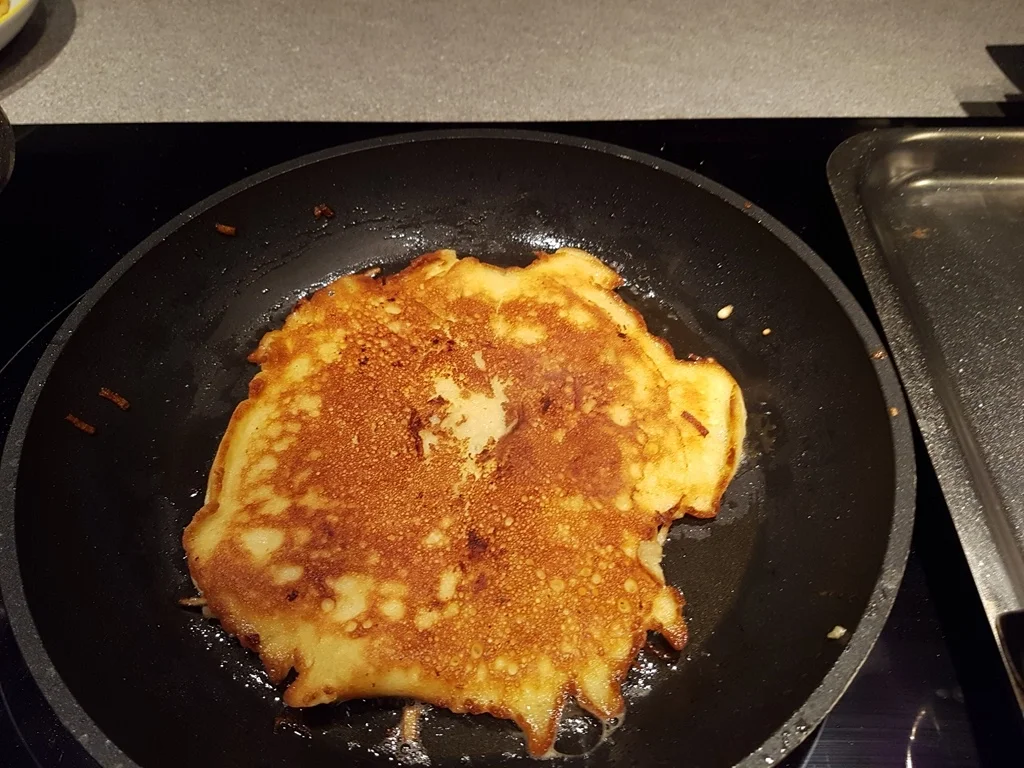 Pfannkuchen  "Grundrezept" heute mit Apfelspaghetti gepimpt - Rezept - Bild Nr. 1679