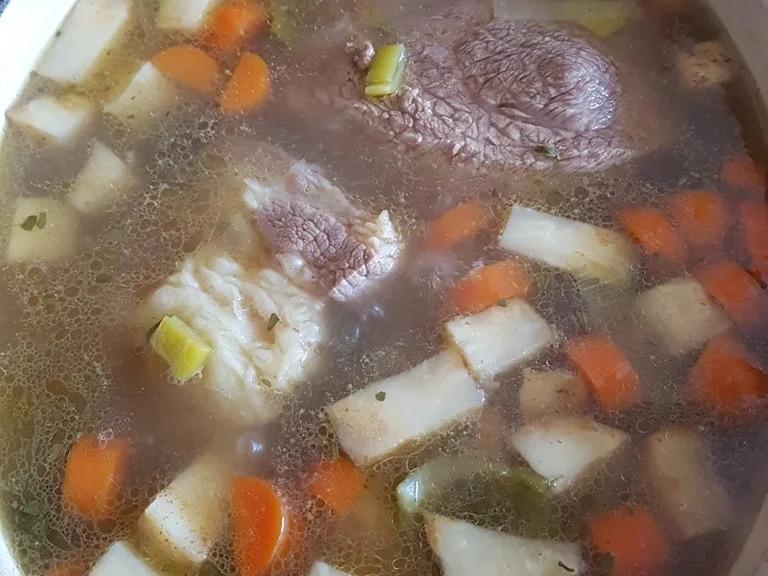 Gemüsesuppe (und kräftig Fleisch dabei) - Rezept - Bild Nr. 1679