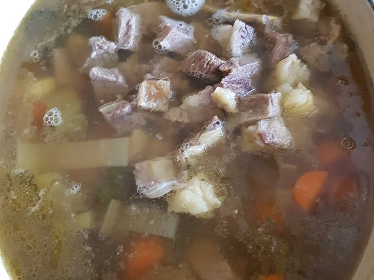 Gemüsesuppe (und kräftig Fleisch dabei) - Rezept - Bild Nr. 1680