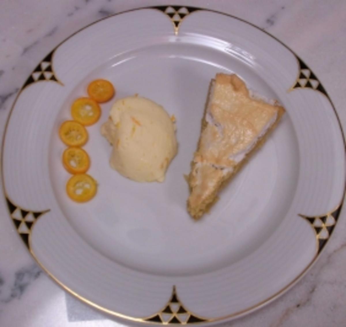 Mandeltorte mit Baiserhaube an Orangencreme mit Kumquats - Rezept