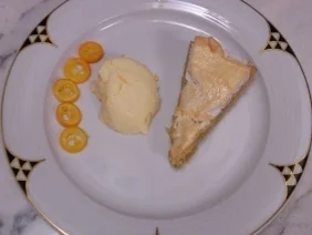 Mandeltorte mit Baiserhaube an Orangencreme mit Kumquats - Rezept
