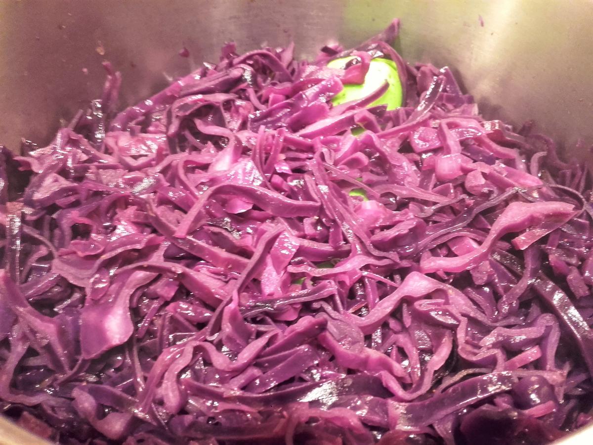 Fruchtiger Apfel-Rotkohl - Rezept mit Bild - kochbar.de