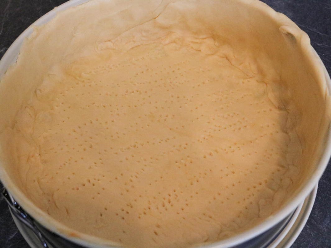 Vegetarische Paprika Zwiebel Lauch Quiche - einfach - 157 kcal/100g