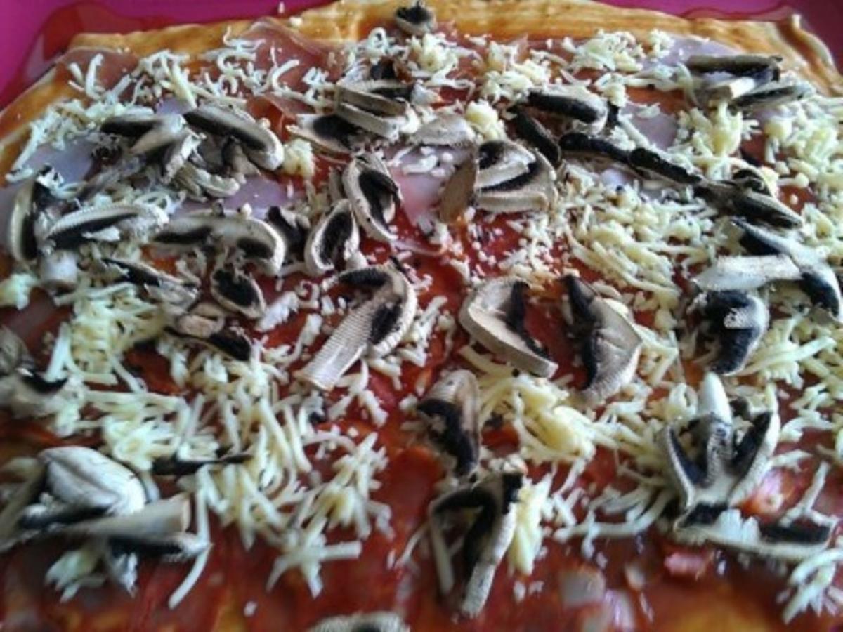 Pizza mit Avocado und Champignons - Rezept - Bild Nr. 1704