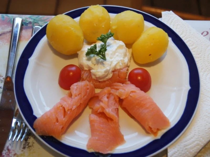 Räucherlachs mit Pellkartoffeln und Meerrettich-Quark - Rezept - Bild Nr. 7