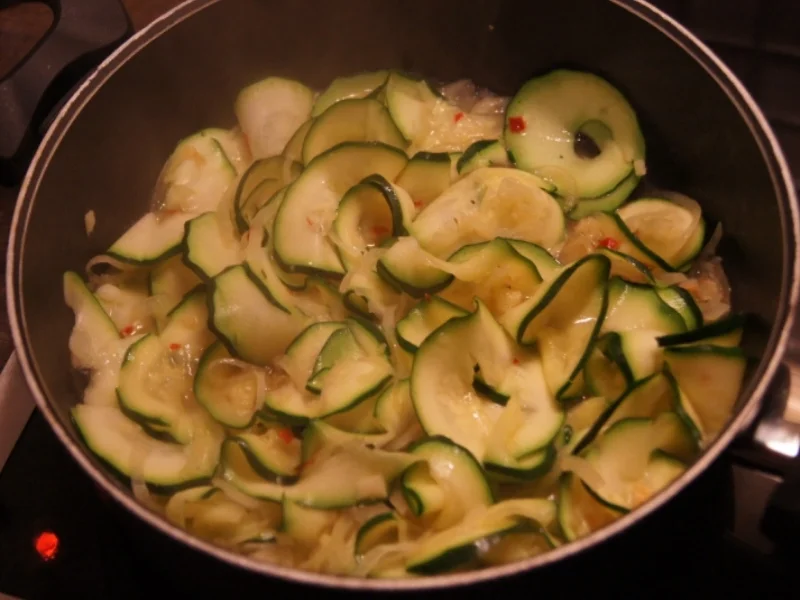 Pikantes Zucchini-Omelett - Rezept - Bild Nr. 1709
