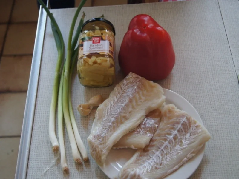 Kabeljaufilet-Gemüse-Wok mit Ei und Basmatireis - Rezept - Bild Nr. 1707