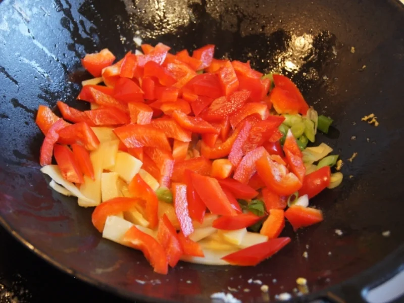 Kabeljaufilet-Gemüse-Wok mit Ei und Basmatireis - Rezept - Bild Nr. 1714