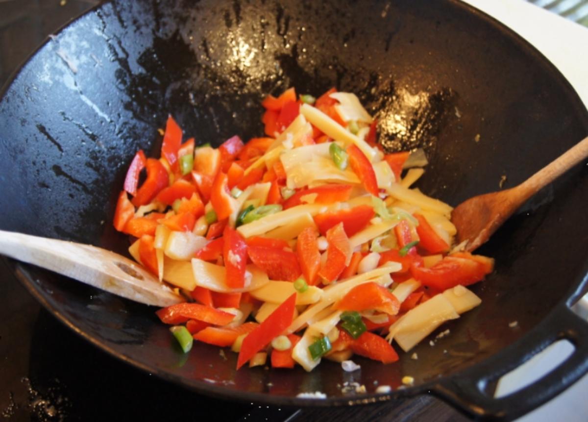 Kabeljaufilet-Gemüse-Wok mit Ei und Basmatireis - Rezept - Bild Nr. 1715