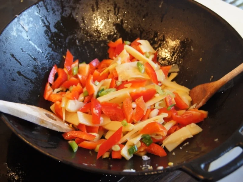 Kabeljaufilet-Gemüse-Wok mit Ei und Basmatireis - Rezept - Bild Nr. 1715