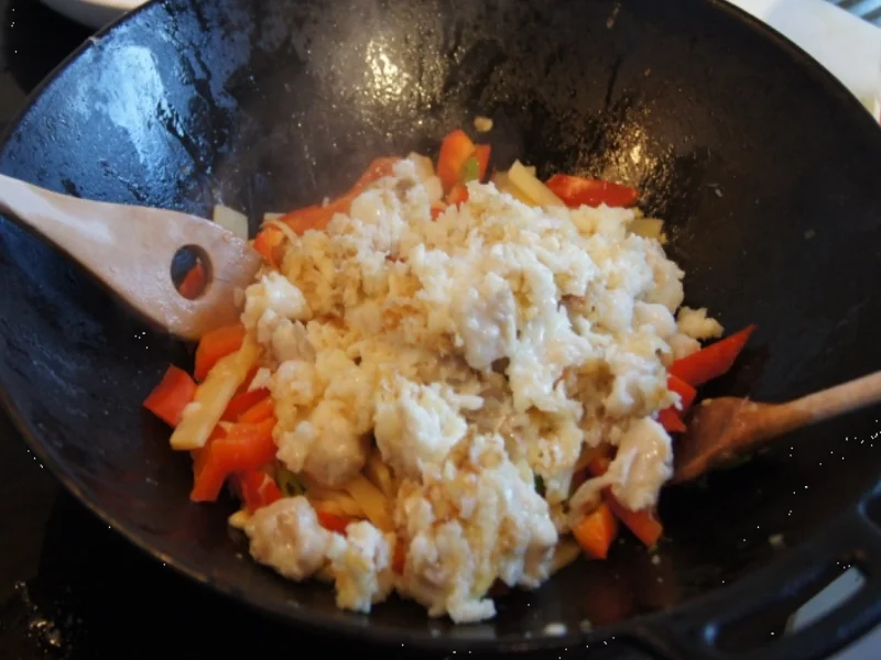 Kabeljaufilet-Gemüse-Wok mit Ei und Basmatireis - Rezept - Bild Nr. 1716