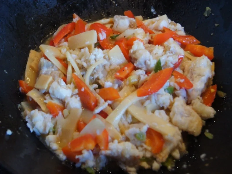Kabeljaufilet-Gemüse-Wok mit Ei und Basmatireis - Rezept - Bild Nr. 1717