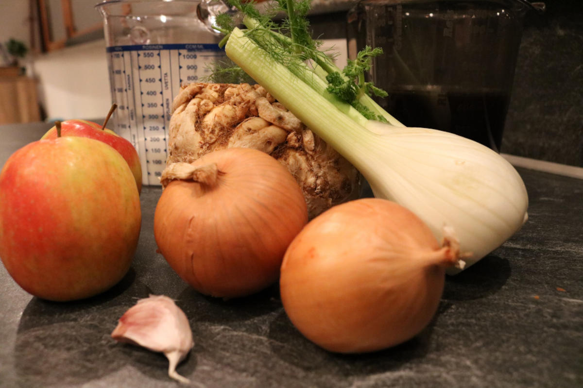 Apfel-Sellerie-Suppe mit geröstetem Fenchel - Rezept - Bild Nr. 3