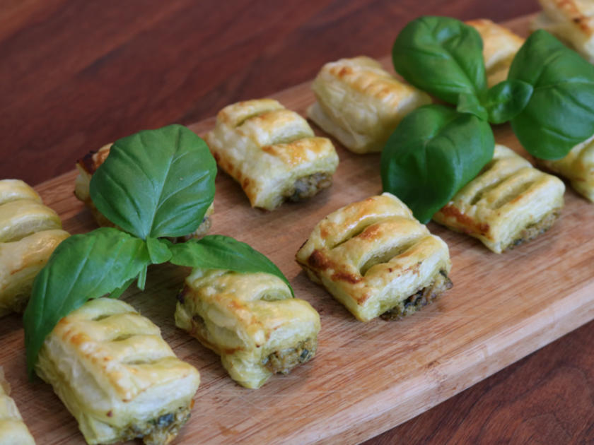 Blätterteigröllchen mit Pesto-Ricotta-Füllung - Rezept - kochbar.de