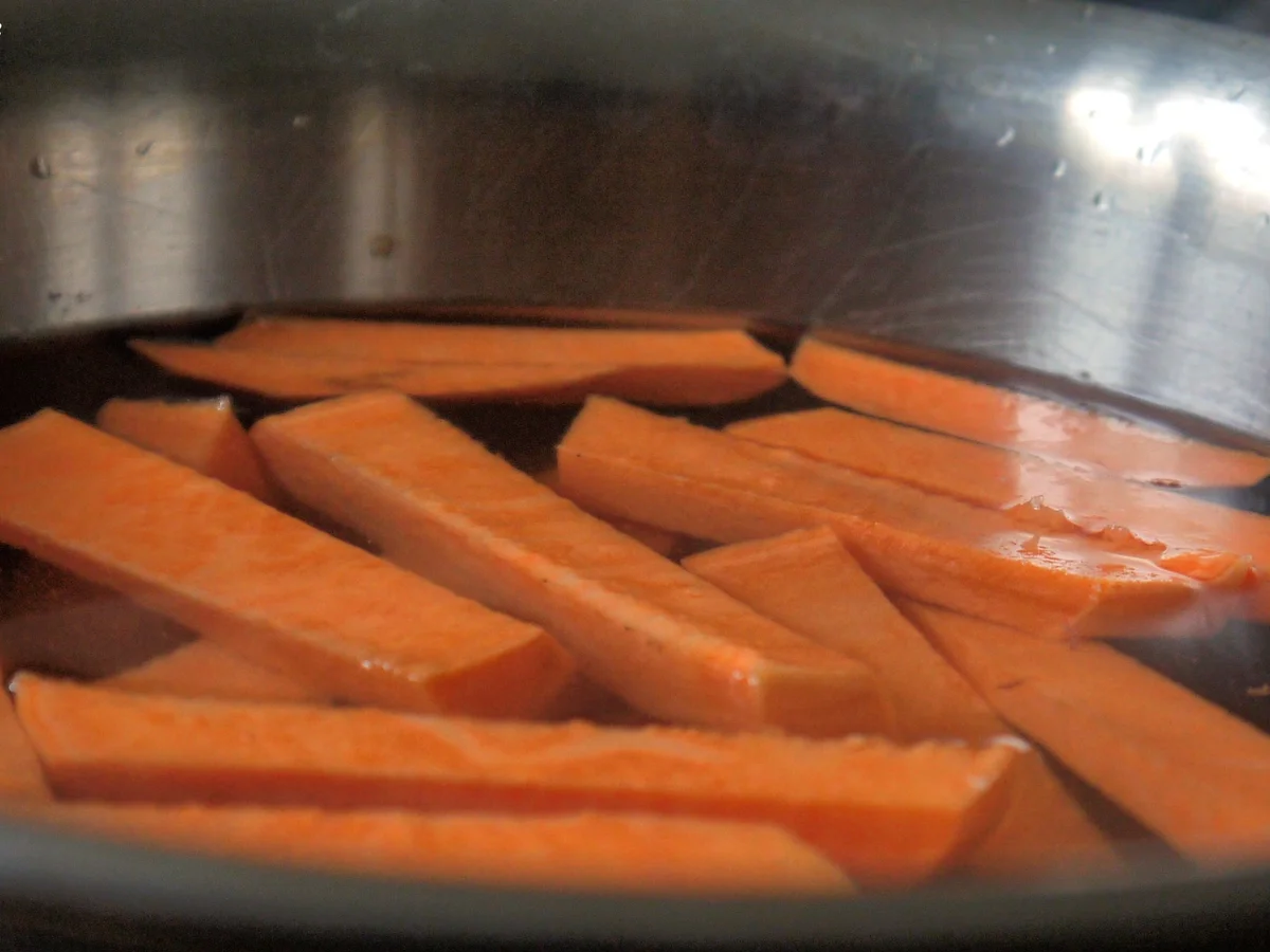 Super knusprige Süsskartoffel-Pommes - Rezept - Bild Nr. 5