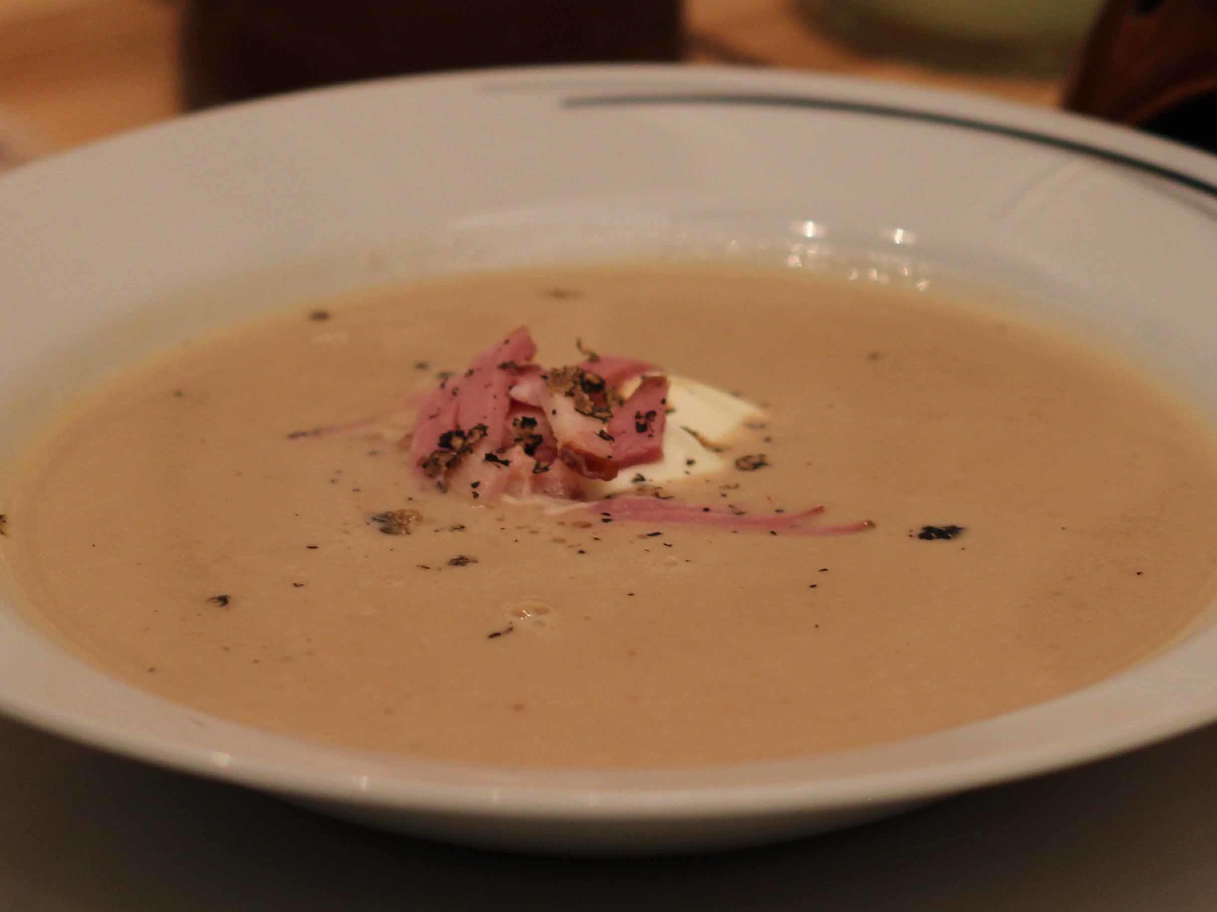 Getrüffelte Maronen-Suppe mit geräucherter Entenbrust - Rezept Durch
Das perfekte Dinner