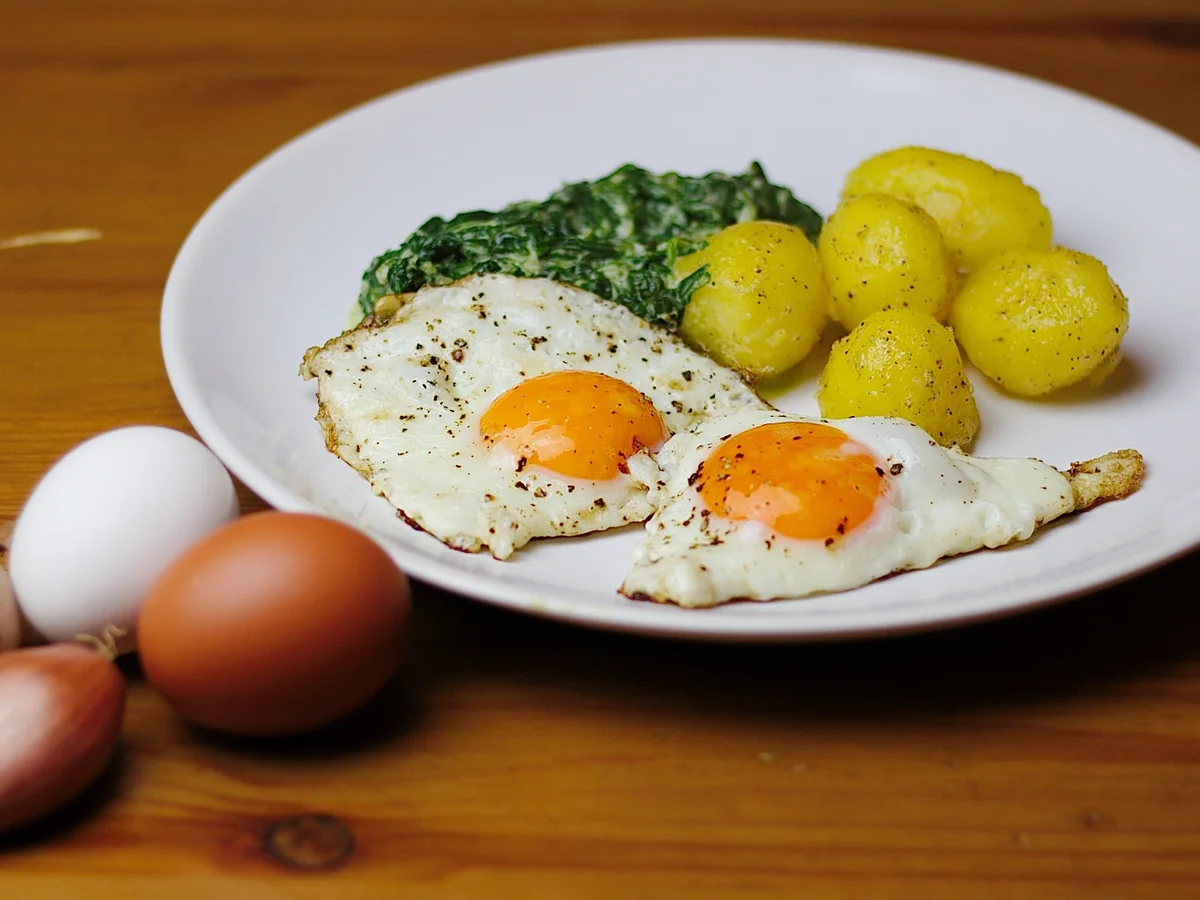 Spiegeleier mit Rahmspinat & Salzkartöffelchen - Rezept - Bild Nr. 1738
