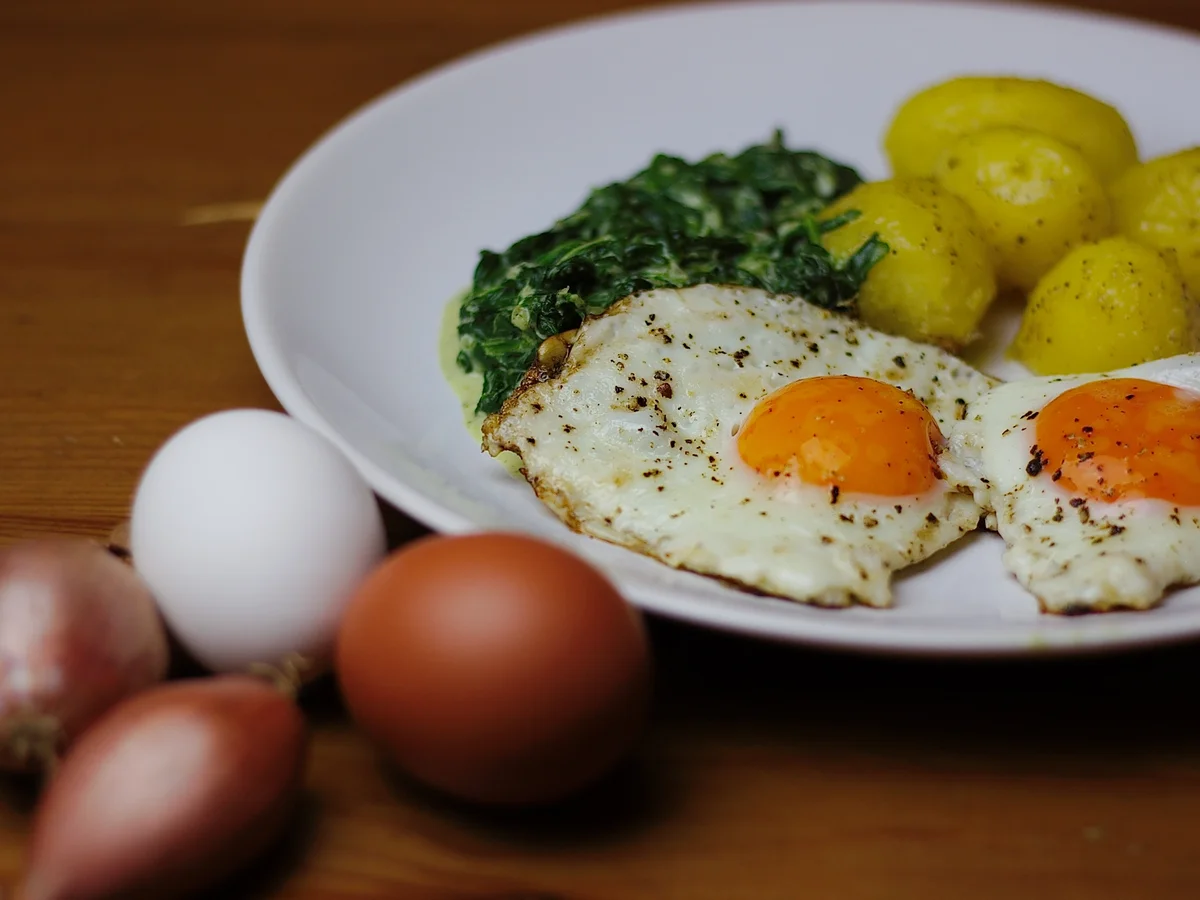 Spiegeleier mit Rahmspinat & Salzkartöffelchen - Rezept - Bild Nr. 1739