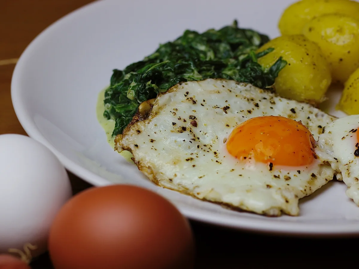 Spiegeleier mit Rahmspinat & Salzkartöffelchen - Rezept - Bild Nr. 1740