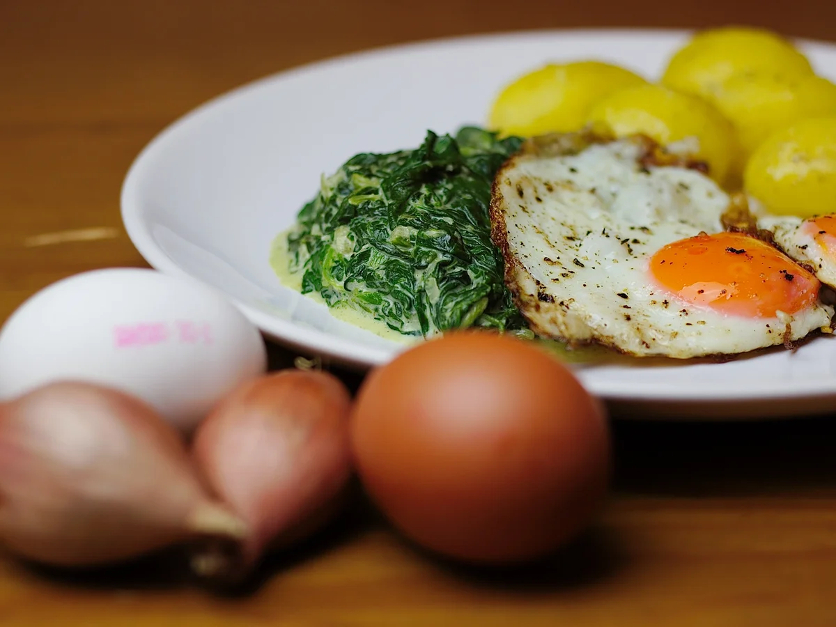Spiegeleier mit Rahmspinat & Salzkartöffelchen - Rezept - Bild Nr. 1742