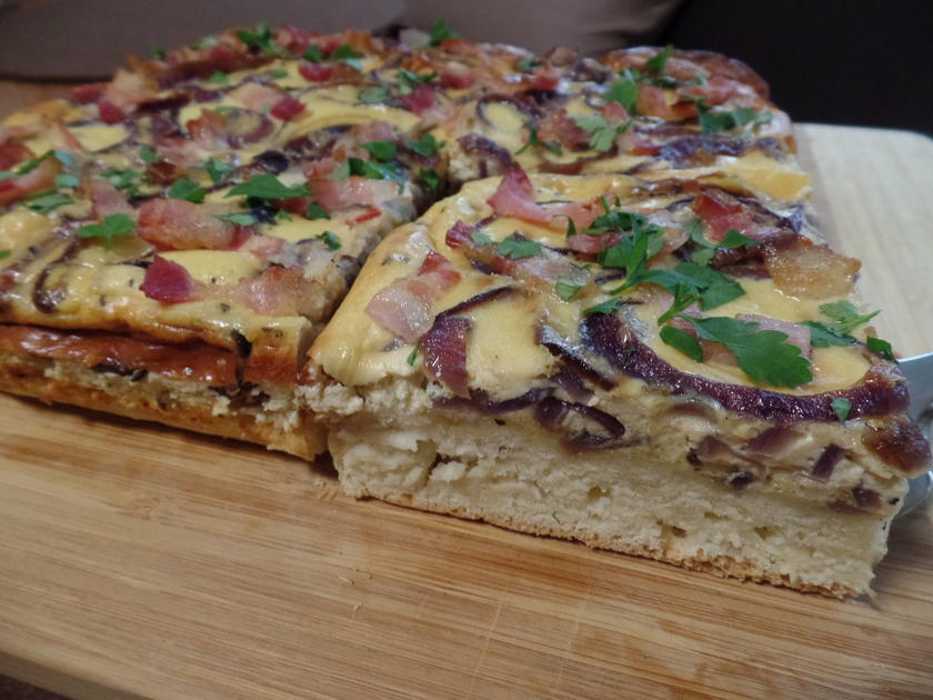 Zwiebelkuchen Der Teig ist mit Buttermilch schön saftig - Rezept mit ...