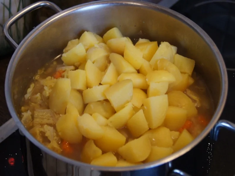 Wirsing-Möhren-Pellkartoffeln-Eintopf mit Mettbällchen - Rezept - Bild Nr. 1758