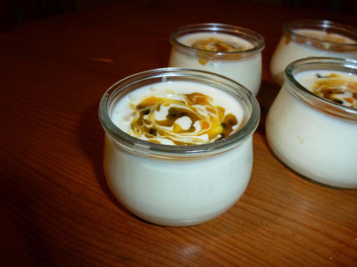 Panna Cotta mit Joghurt &amp; Passionsfrucht - einfach - von sTinsche