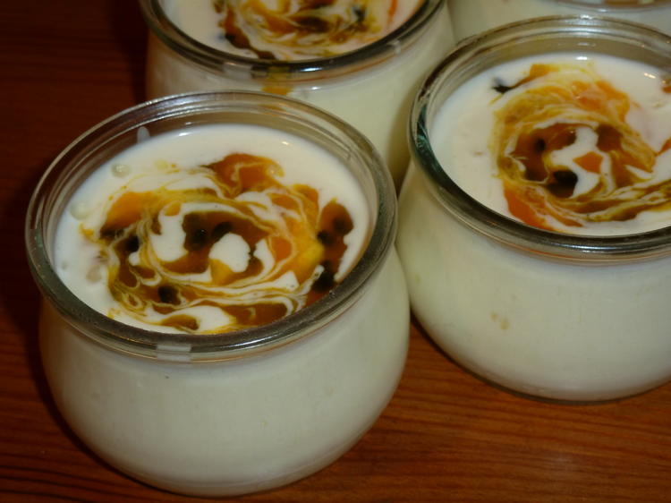 Panna Cotta mit Joghurt &amp; Passionsfrucht - Rezept - kochbar.de