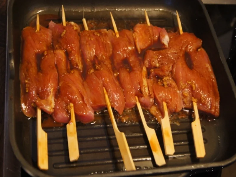 Rezept: Sate-Spieße mit Erdnusssauce und Basmatireis Bild Nr. 1739 Sate-Spieße mit Erdnusssauce und Basmatireis - Rezept - Bild Nr. 1739
