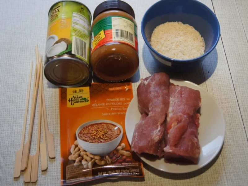 Rezept: Sate-Spieße mit Erdnusssauce und Basmatireis Bild Nr. 1739 Sate-Spieße mit Erdnusssauce und Basmatireis - Rezept - Bild Nr. 1739