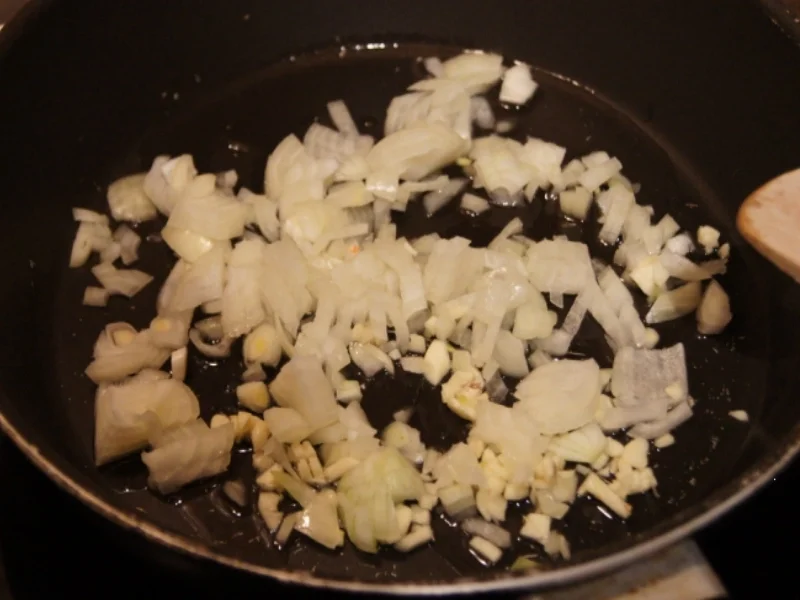 Spiegelei auf asiatisch gewürzten Blattspinat mit Schafskäse - Rezept - Bild Nr. 1739