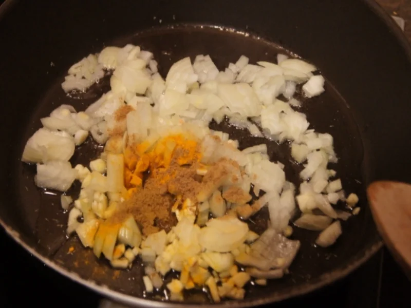 Spiegelei auf asiatisch gewürzten Blattspinat mit Schafskäse - Rezept - Bild Nr. 1743