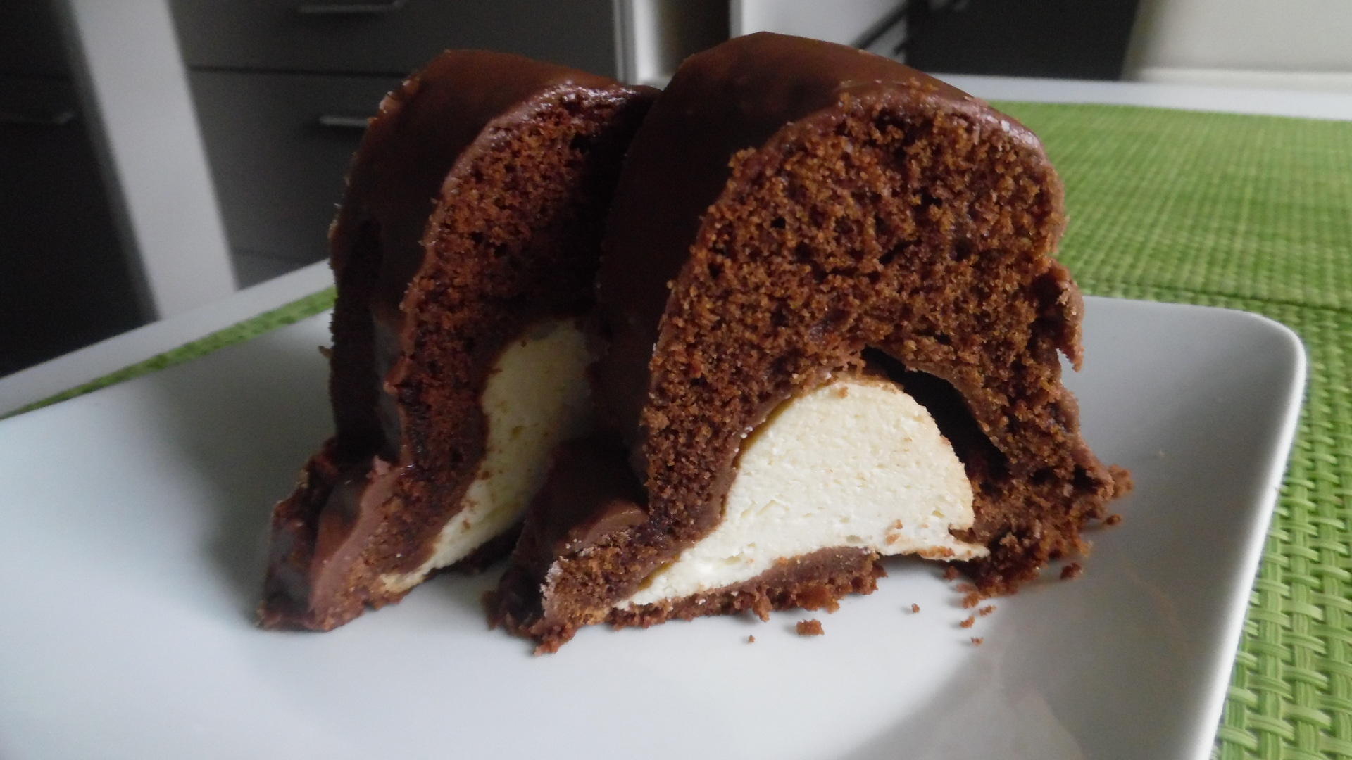 Schokoladen-Savarin mit Cheesecake-Füllung - Rezept Durch barbara62