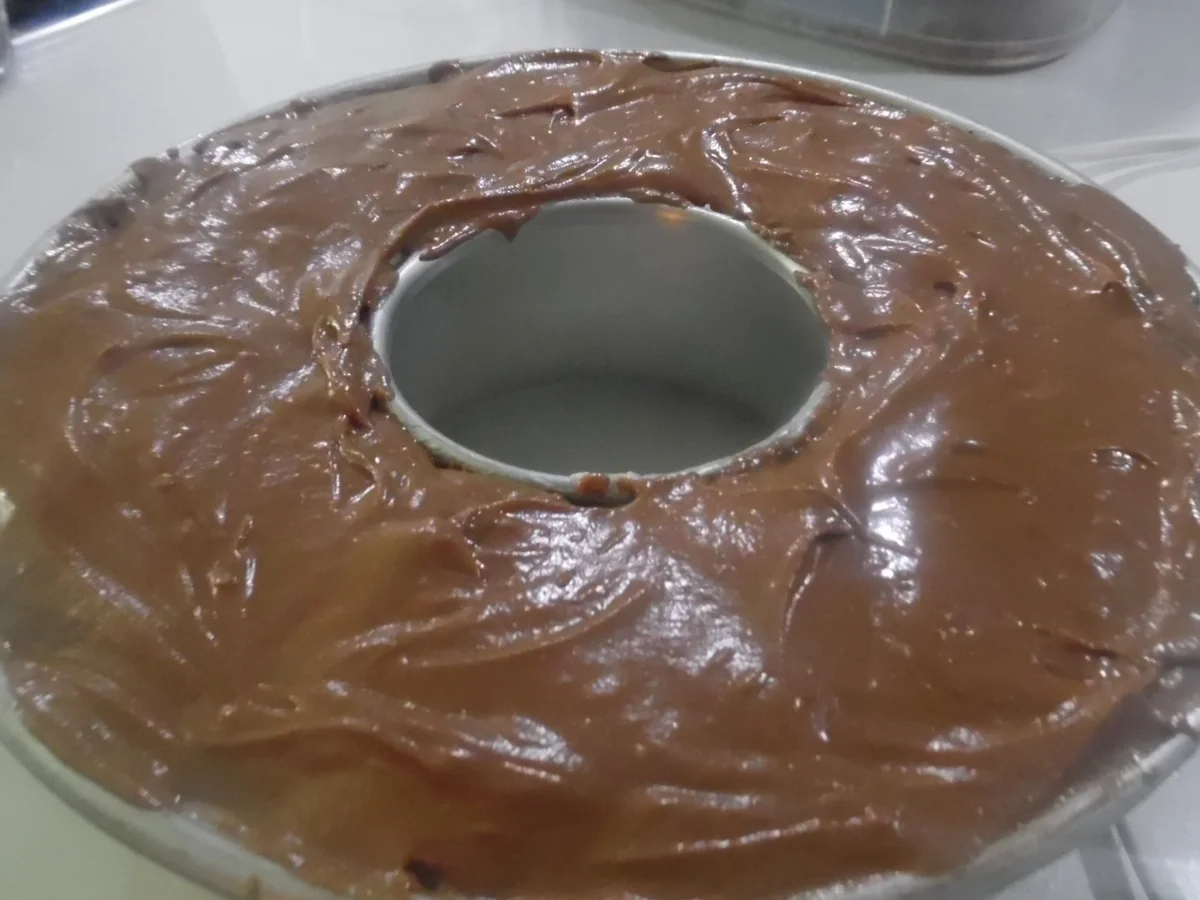 Schokoladen-Savarin mit Cheesecake-Füllung - Rezept - Bild Nr. 1765